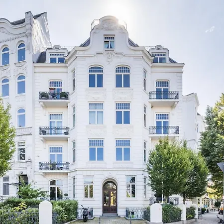 Generous Family-Apartment With Two Seperate Bedrooms Close To The U-Bahn